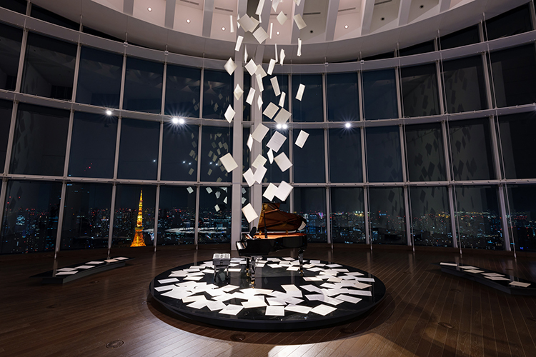 吹き抜けのギャラリー